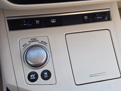 Used 2015 Lexus ES 300h w/ Navigation System Package image 21