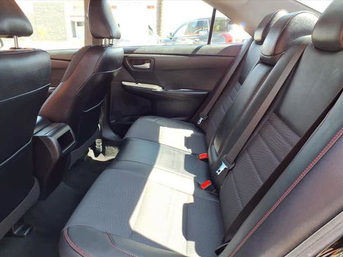 Used 2016 Toyota Camry SE image 18