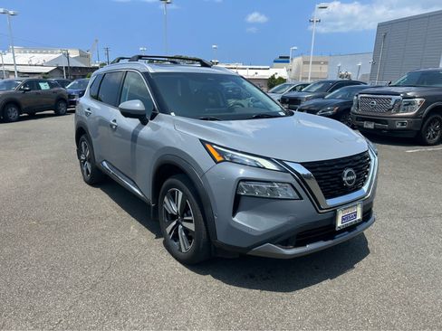 Used 2023 Nissan Rogue SL w/ SL Premium Package FWD image 2