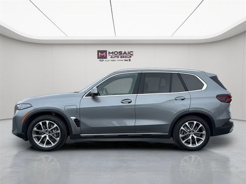 Used 2026 BMW X5 xDrive50e w/ Climate Comfort Package image 4