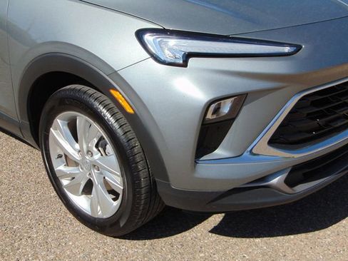 Used 2025 Buick Encore GX Preferred FWD image 2