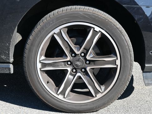 Used 2021 Ford Expedition Limited image 13