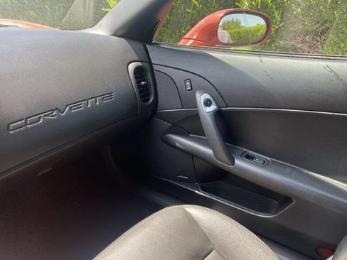 Used 2005 Chevrolet Corvette Coupe w/ Preferred Equipment Group RWD image 24