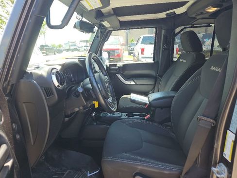 Used 2017 Jeep Wrangler Unlimited Sahara w/ Connectivity Group AWD/4WD image 15
