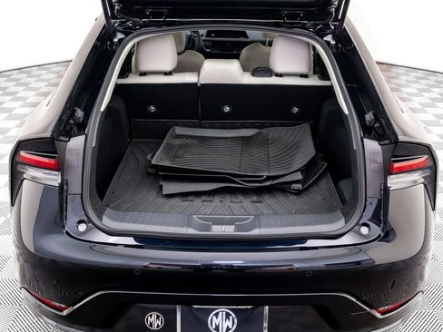 Used 2024 Toyota Prius XLE image 30