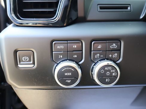 Used 2023 GMC Sierra 1500 AT4 w/ AT4 Premium Package AWD/4WD image 13