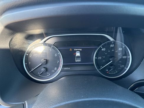 Used 2024 Nissan Titan SV w/ SV Convenience Package image 11