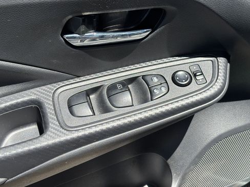 Used 2025 Nissan Versa SV FWD image 18