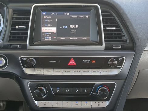 Used 2018 Hyundai Sonata SEL w/ Winter Weather Package image 18