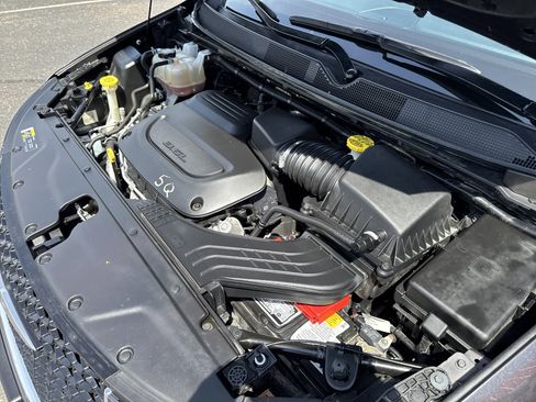 Used 2021 Chrysler Pacifica Touring-L FWD image 16