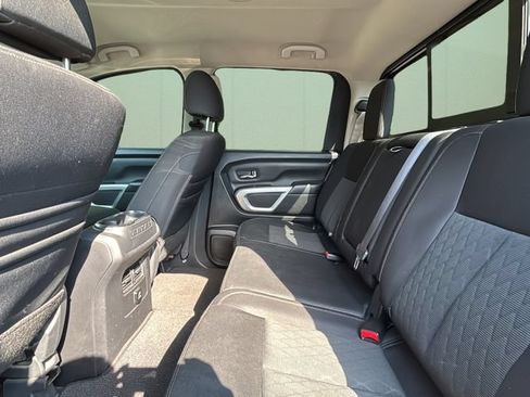 Used 2018 Nissan Titan SV w/ SV Convenience Package RWD image 23