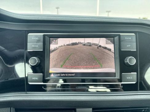 Used 2024 Volkswagen Jetta SE FWD image 17