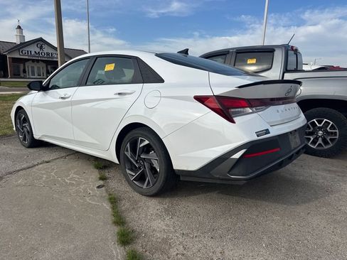 Used 2025 Hyundai Elantra Sport image 4