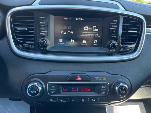 Used 2019 Kia Sorento LX image 33