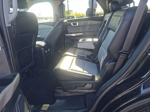 Used 2023 Ford Explorer XLT w/ Equipment Group 202A AWD/4WD image 6