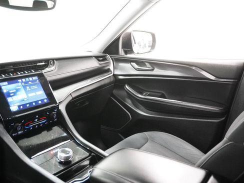 Used 2021 Jeep Grand Cherokee L Laredo w/ Luxury Tech Group I image 17