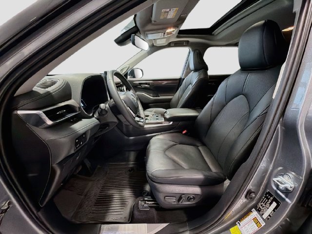 Used 2026 Toyota Highlander Limited AWD/4WD image 17