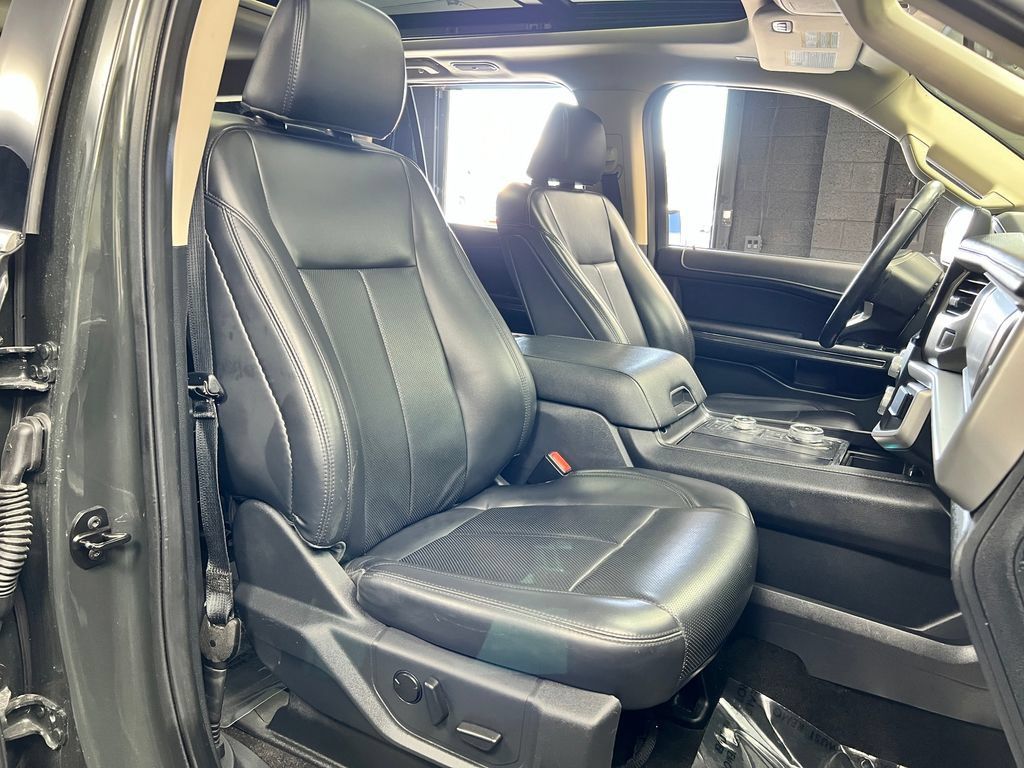 Used 2022 Ford Expedition Max XLT AWD/4WD image 8