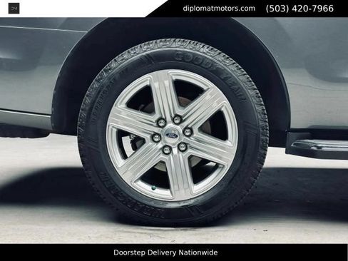 Used 2020 Ford Expedition XLT w/ Equipment Group 202A AWD/4WD image 48