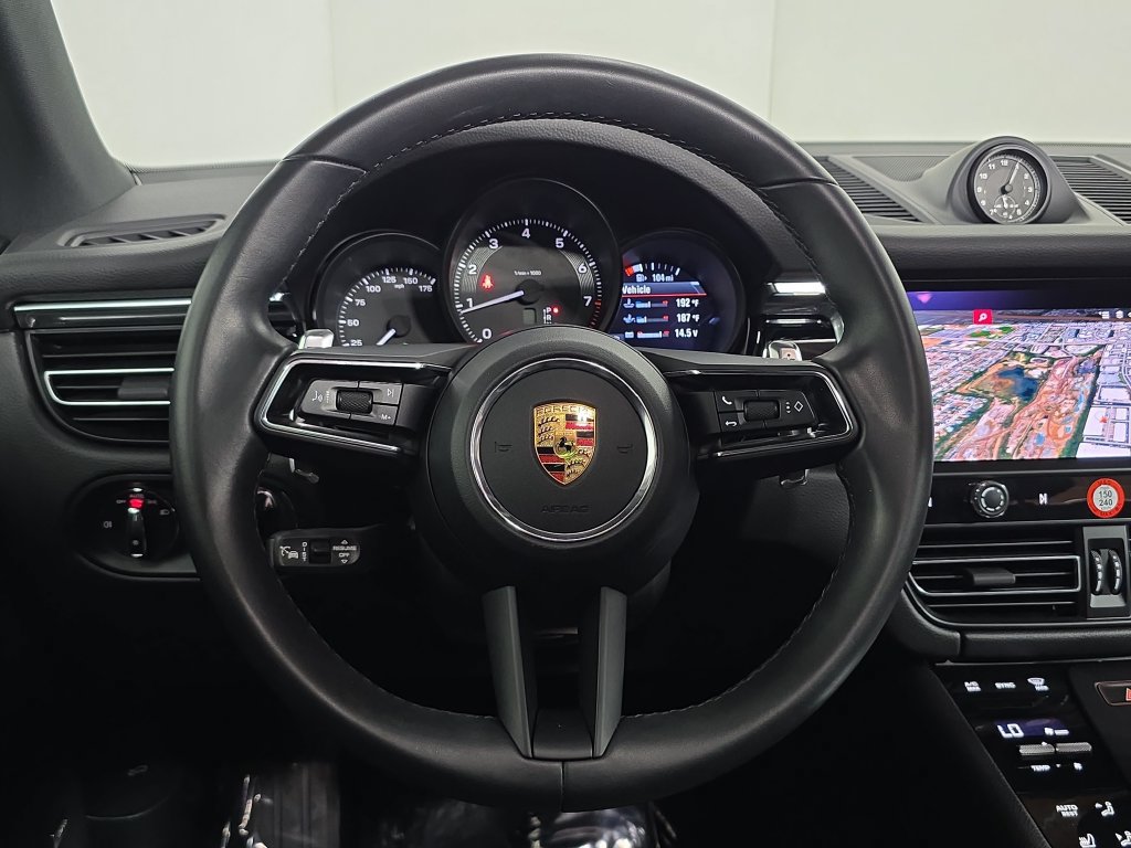Certified 2026 Porsche Macan AWD/4WD image 14
