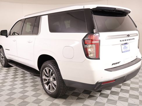 Used 2022 Chevrolet Suburban LT w/ Luxury Package image 24