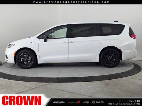 Used 2024 Chrysler Pacifica Limited FWD image 4