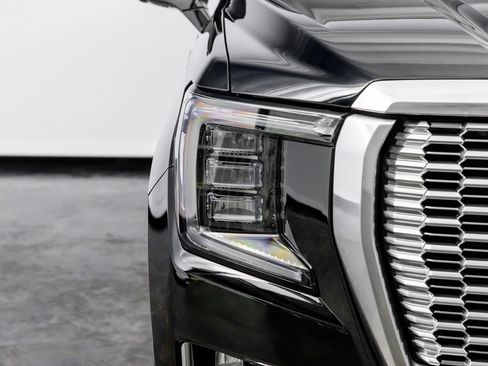 Used 2023 GMC Yukon Denali w/ Denali Reserve Package image 4