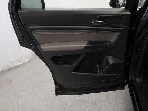 Used 2022 Volkswagen Atlas Cross Sport SE image 41