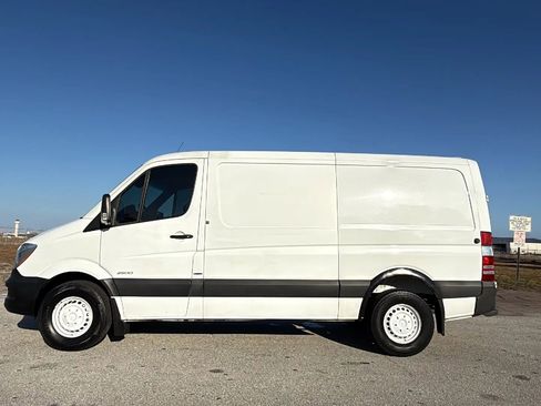Used 2015 Mercedes-Benz Sprinter 2500 image 3