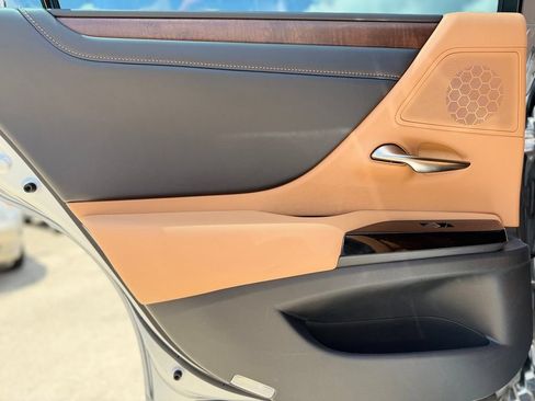 Used 2023 Lexus ES 350 w/ Premium Package FWD image 19