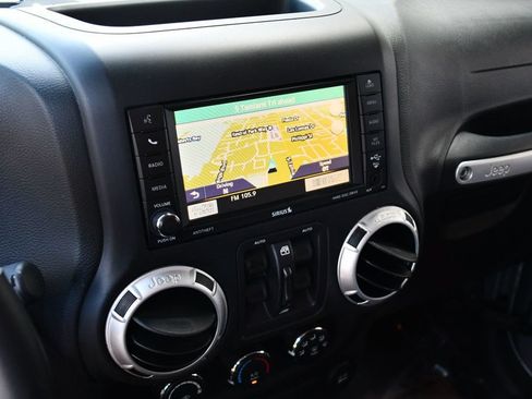 Used 2016 Jeep Wrangler Unlimited Rubicon w/ Connectivity Group AWD/4WD image 52