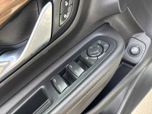 Used 2019 GMC Terrain SLE w/ Driver Convenience Package AWD/4WD image 13