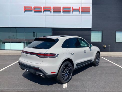 Used 2025 Porsche Macan image 12