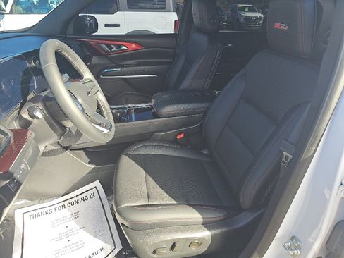 Used 2025 Chevrolet Traverse Z71 w/ Driver Confidence Package image 20