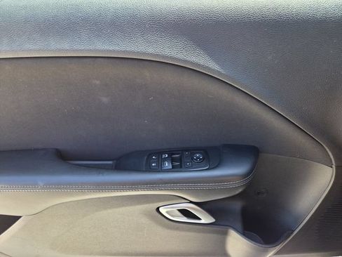 Used 2015 Dodge Challenger SXT RWD image 17