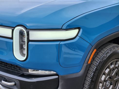 Used 2024 Rivian R1S Adventure image 7