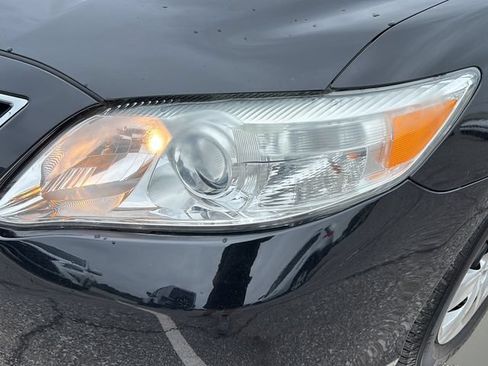Used 2011 Toyota Camry LE FWD image 24