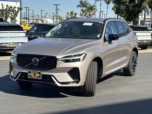 New 2026 Volvo XC60 B5 Ultra w/ Climate Package image 3