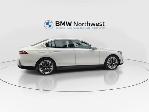 Used 2026 BMW i5 eDrive40 image 4