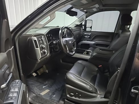 Used 2019 Chevrolet Silverado 2500 LTZ w/ Midnight Edition AWD/4WD image 29