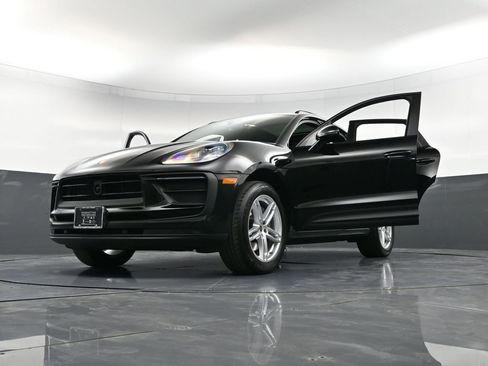 Used 2022 Porsche Macan image 38