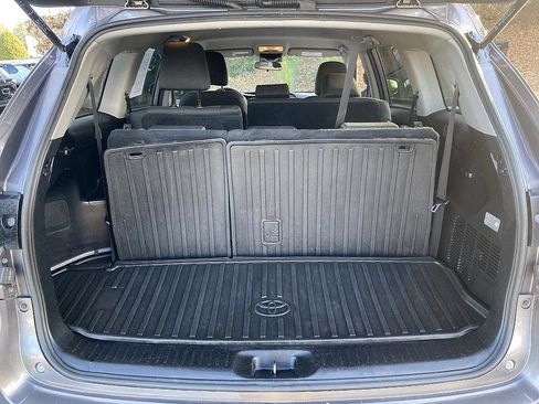 Used 2019 Toyota Highlander LE image 24