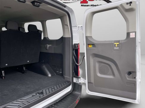 Used 2023 Ford Transit 350 XLT image 28