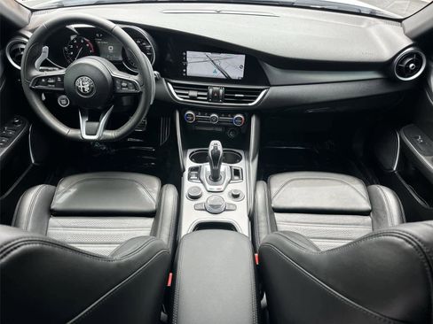 Used 2023 Alfa Romeo Giulia Veloce RWD image 11