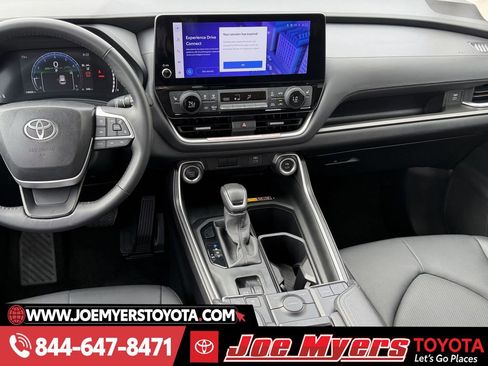 Used 2025 Toyota Grand Highlander FWD image 17