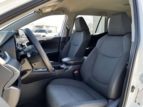 Used 2024 Toyota RAV4 XLE image 23