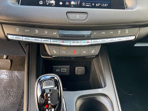 Certified 2023 Cadillac XT4 Premium Luxury w/ Cold Weather Package image 15