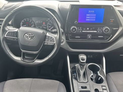 Used 2023 Toyota Highlander LE AWD/4WD image 7