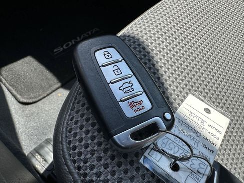 Used 2013 Hyundai Sonata SE w/ Navigation & Sunroof Pkg FWD image 14