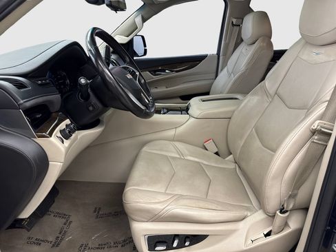 Used 2019 Cadillac Escalade Luxury AWD/4WD image 17